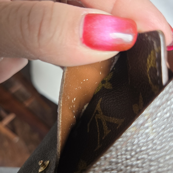 Louis Vuitton Monogram Sarah Wallet - Picture 11 of 13